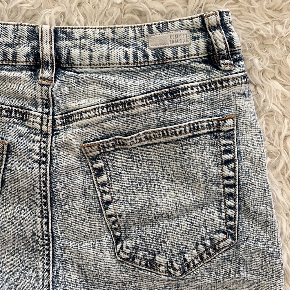 Almost Famous Super High Rise Shorts - Picture 5 of 11